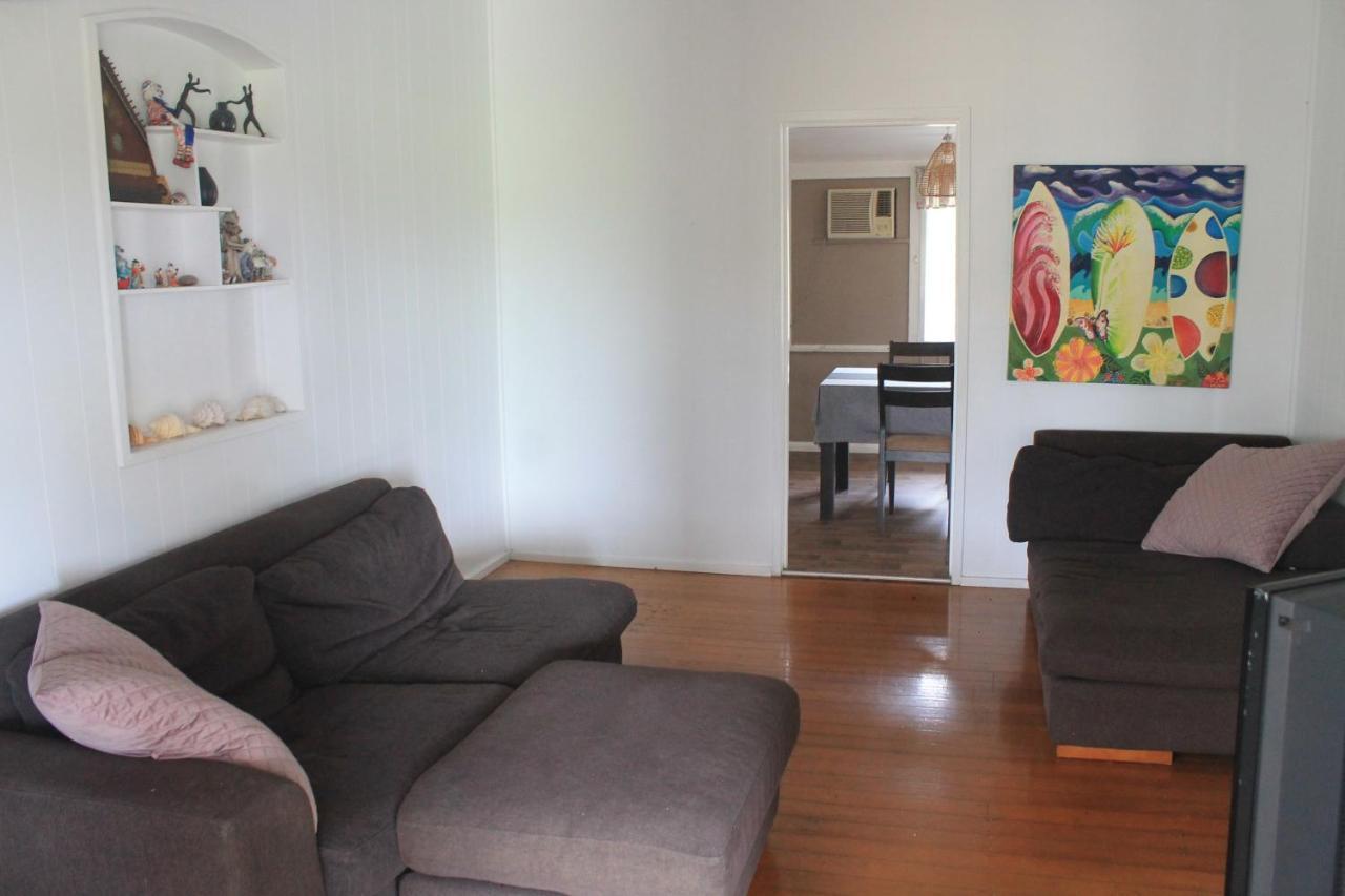 Kurrimine 4 Bedroom House And Pool Country house *
